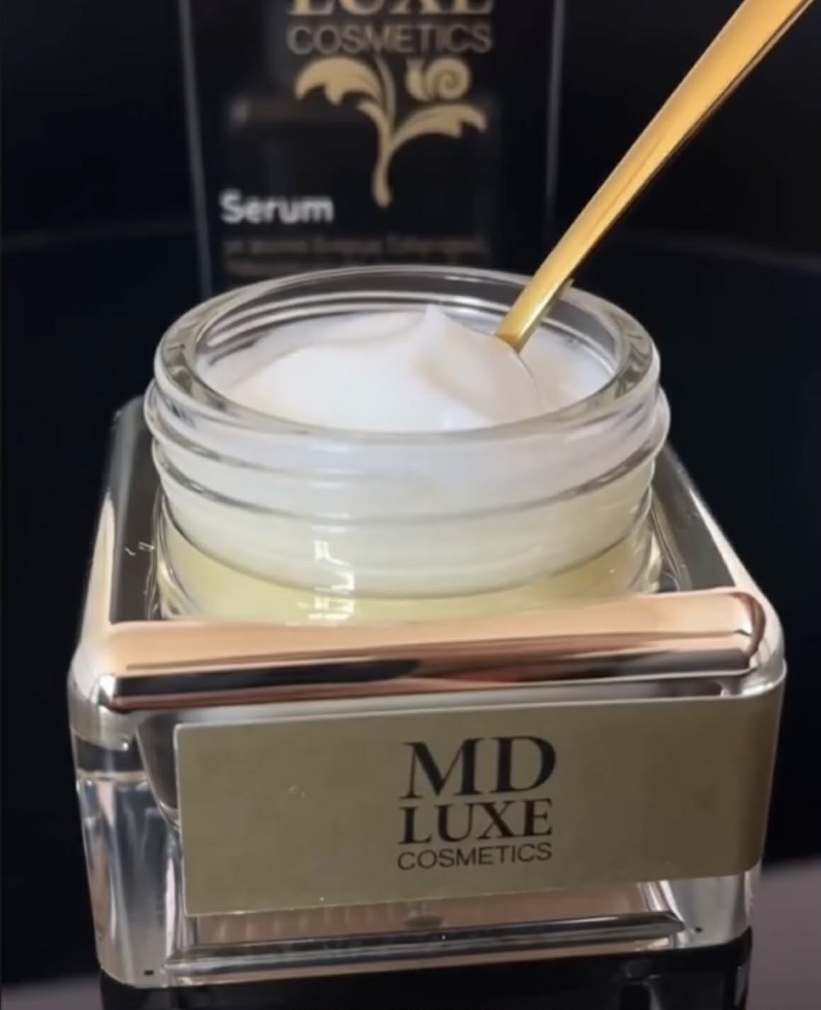Ανοιχτό βαζάκι κρέμας MD Luxe με κρεμώδη υφή